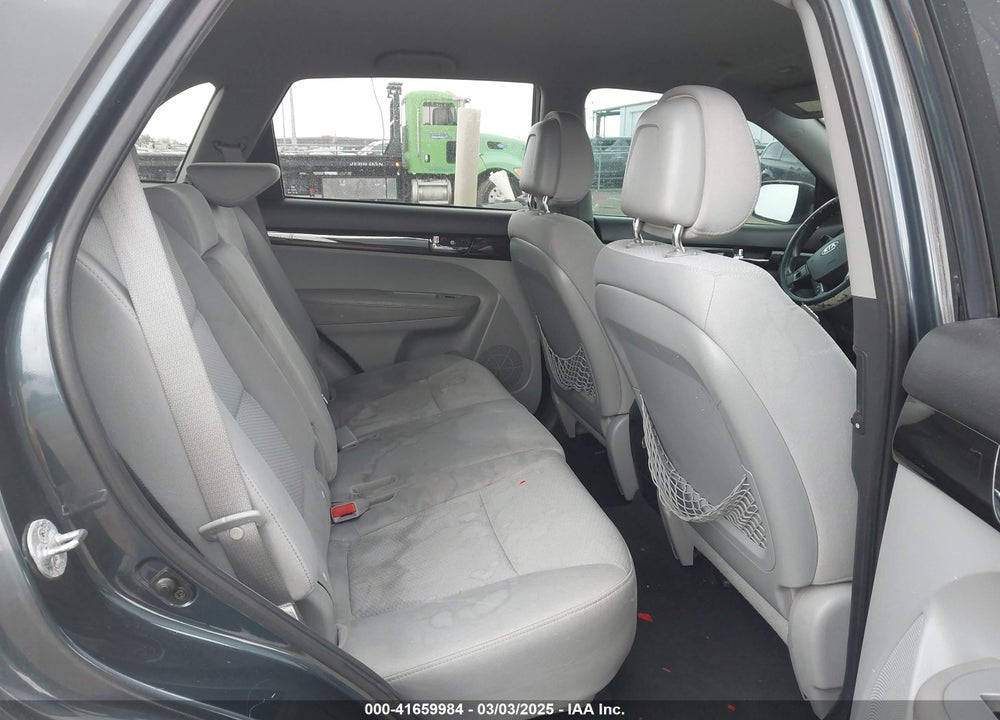 2011 KIA SORENTO VIN: 5XYKT3A15BG004695