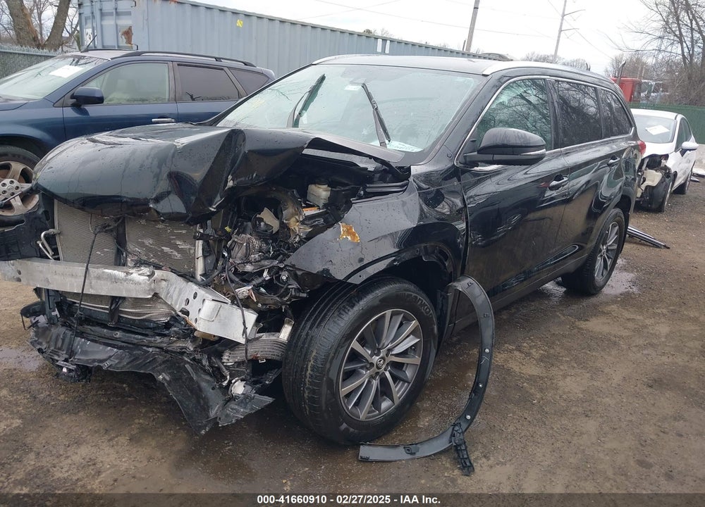 2019 TOYOTA HIGHLANDER XLE VIN: 5TDJZRFH3KS732604