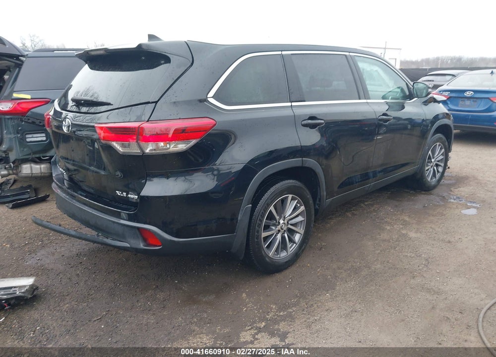 2019 TOYOTA HIGHLANDER XLE VIN: 5TDJZRFH3KS732604