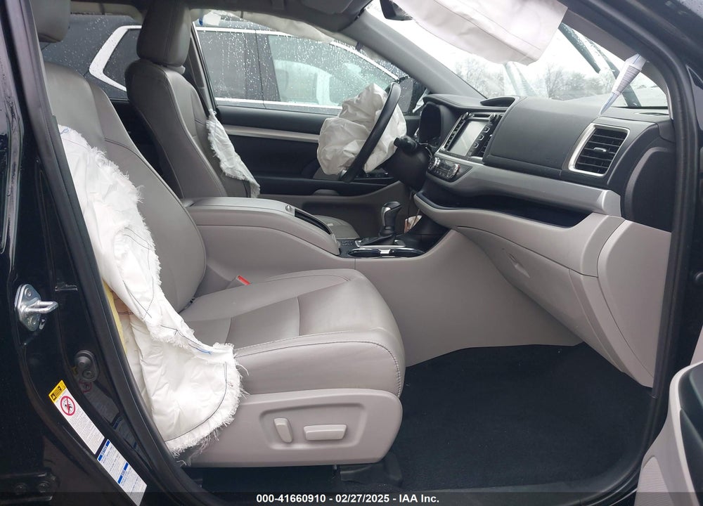 2019 TOYOTA HIGHLANDER XLE VIN: 5TDJZRFH3KS732604
