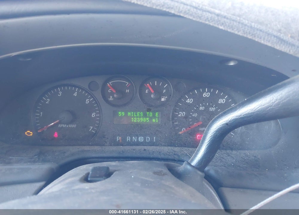 2005 FORD TAURUS SE VIN: 1FAFP53255A235470