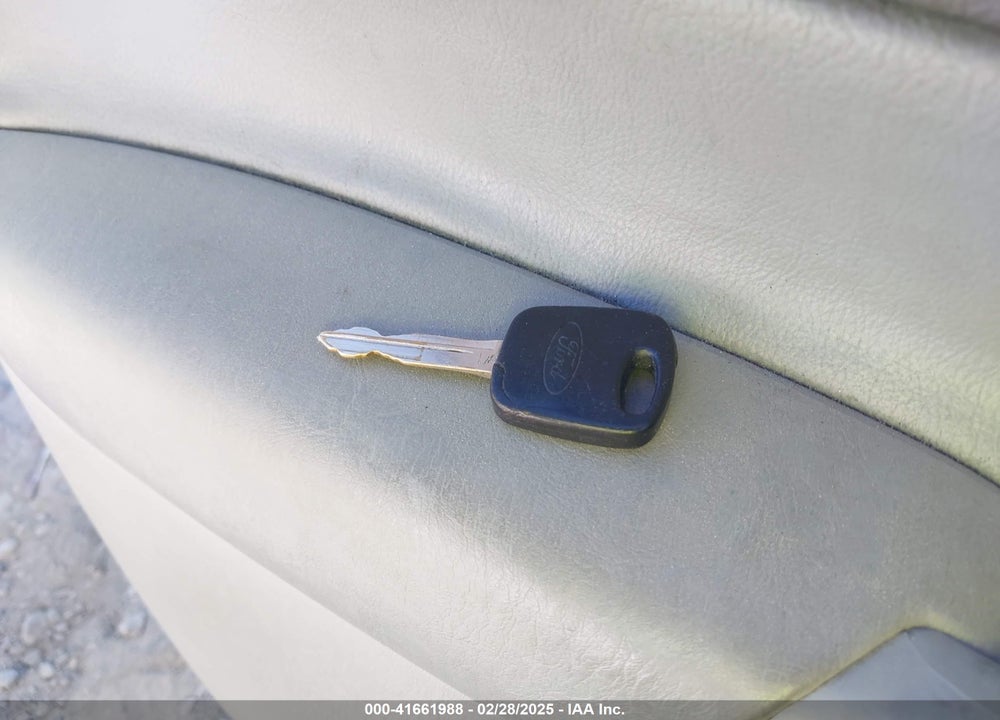 2005 FORD FOCUS ZX4 VIN: 1FAFP34N75W132373
