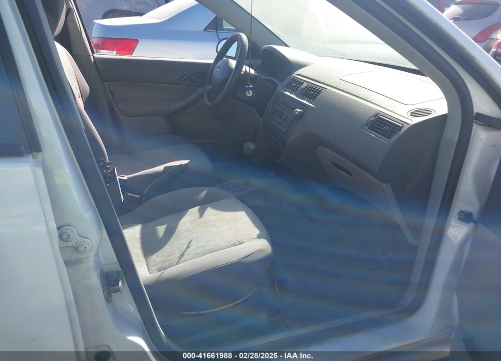 2005 FORD FOCUS ZX4 VIN: 1FAFP34N75W132373