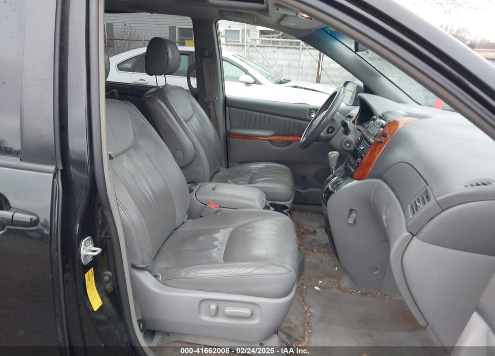 2008 TOYOTA SIENNA XLE VIN: 5TDZK22C58S168438