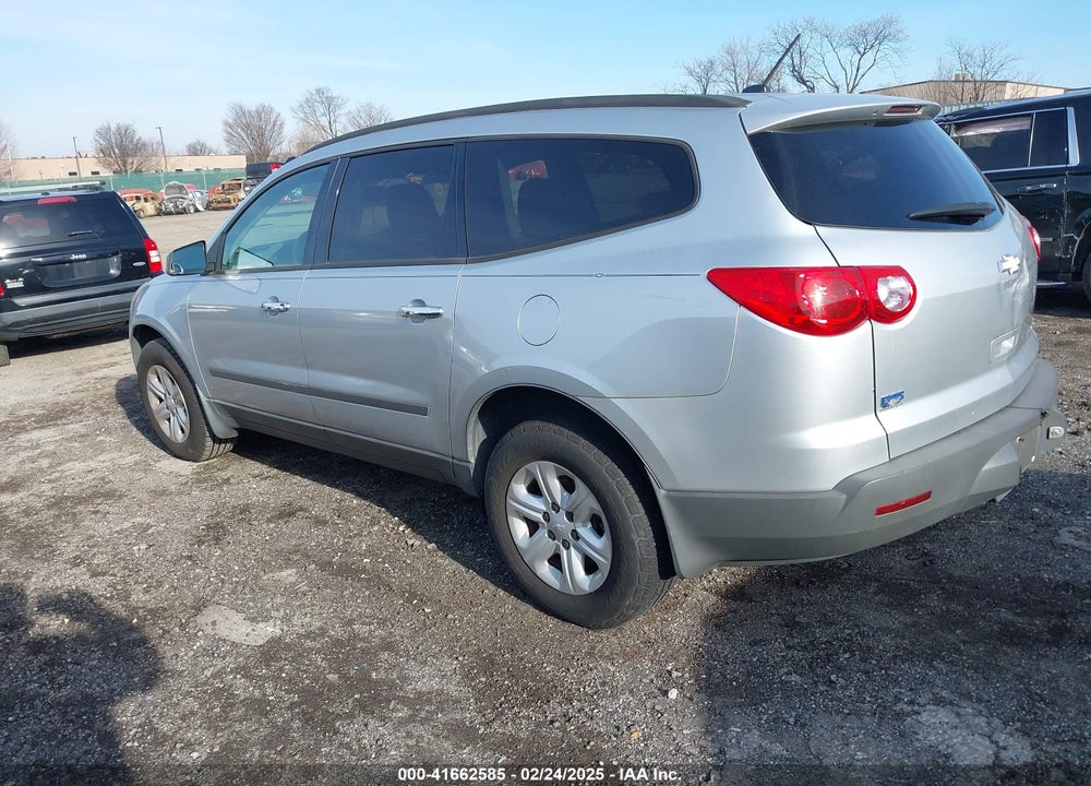 2012 CHEVROLET TRAVERSE LS VIN: 1GNKRFED5CJ271705
