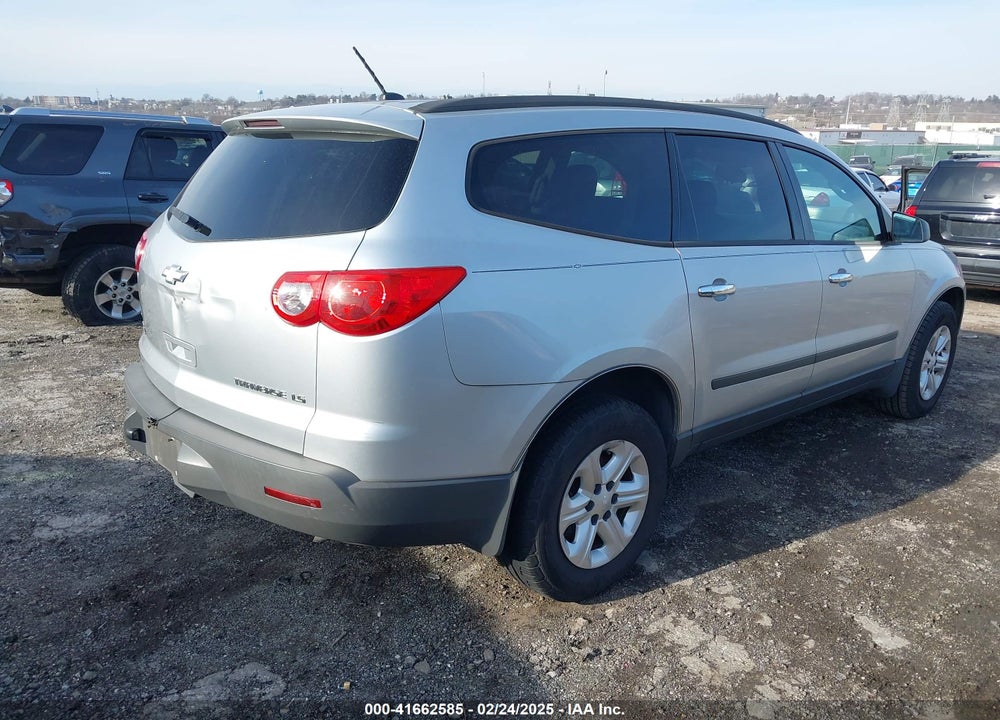 2012 CHEVROLET TRAVERSE LS VIN: 1GNKRFED5CJ271705