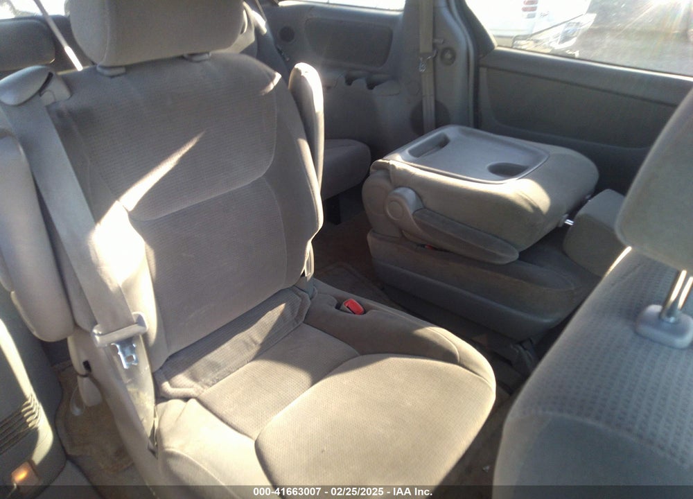 2004 TOYOTA SIENNA LE VIN: 5TDZA23C84S126583