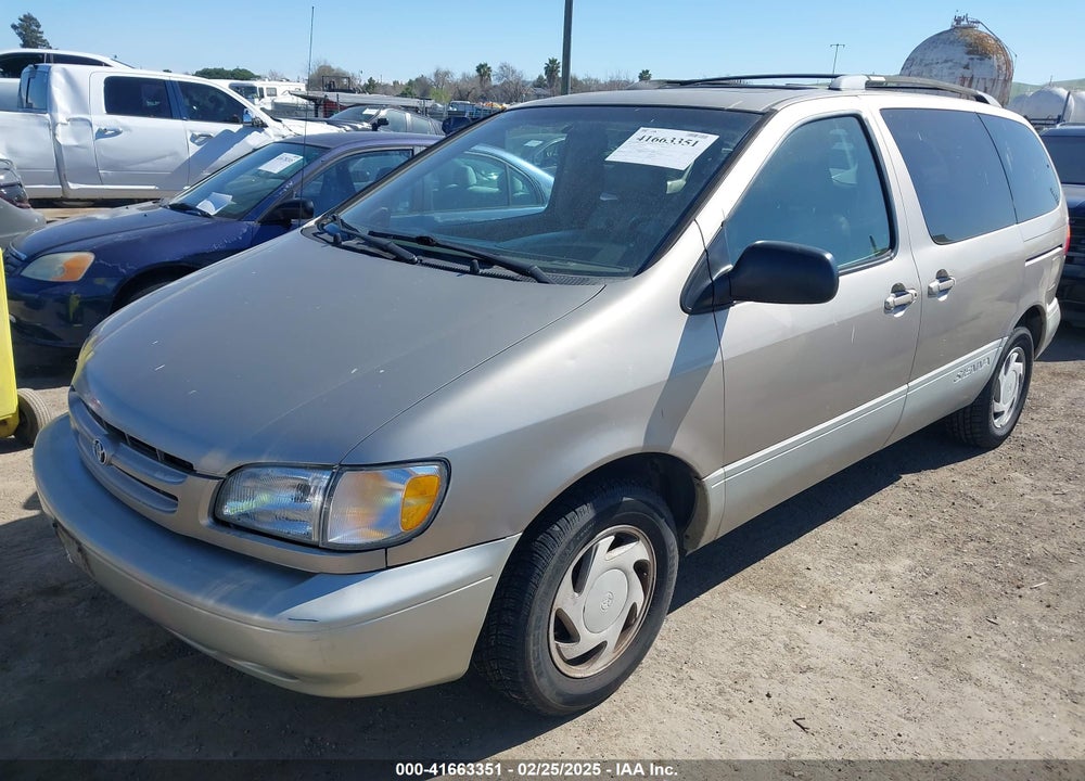 2000 TOYOTA SIENNA XLE VIN: 4T3ZF13C2YU268945