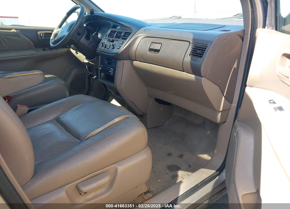 2000 TOYOTA SIENNA XLE VIN: 4T3ZF13C2YU268945