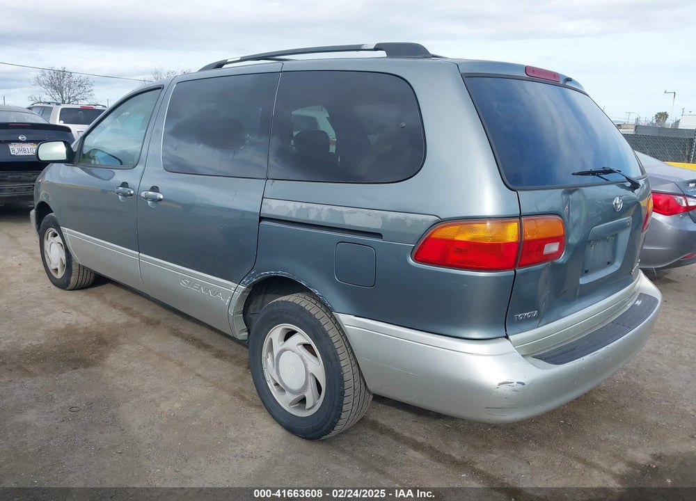 1999 TOYOTA SIENNA XLE VIN: 4T3ZF13C2XU136847