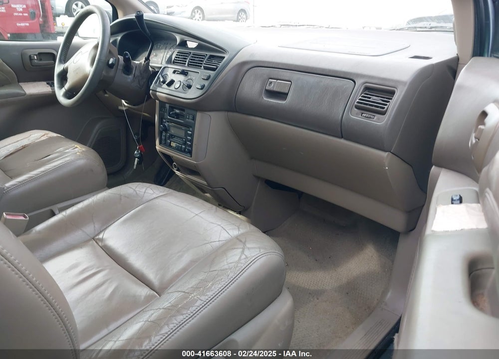 1999 TOYOTA SIENNA XLE VIN: 4T3ZF13C2XU136847