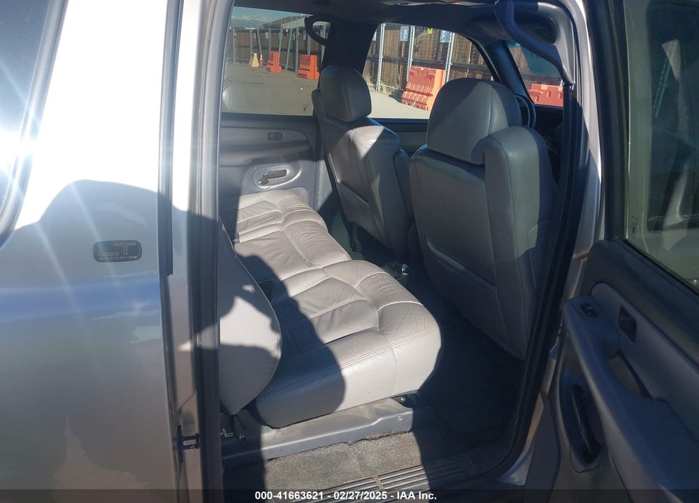 2001 CHEVROLET SUBURBAN 1500 LT VIN: 3GNFK16T21G261971