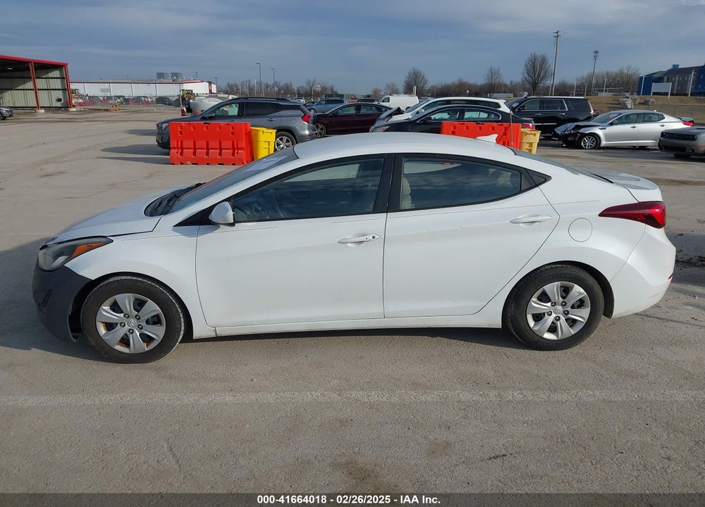 2016 HYUNDAI ELANTRA VIN: 5NPDH4AE4GH778939