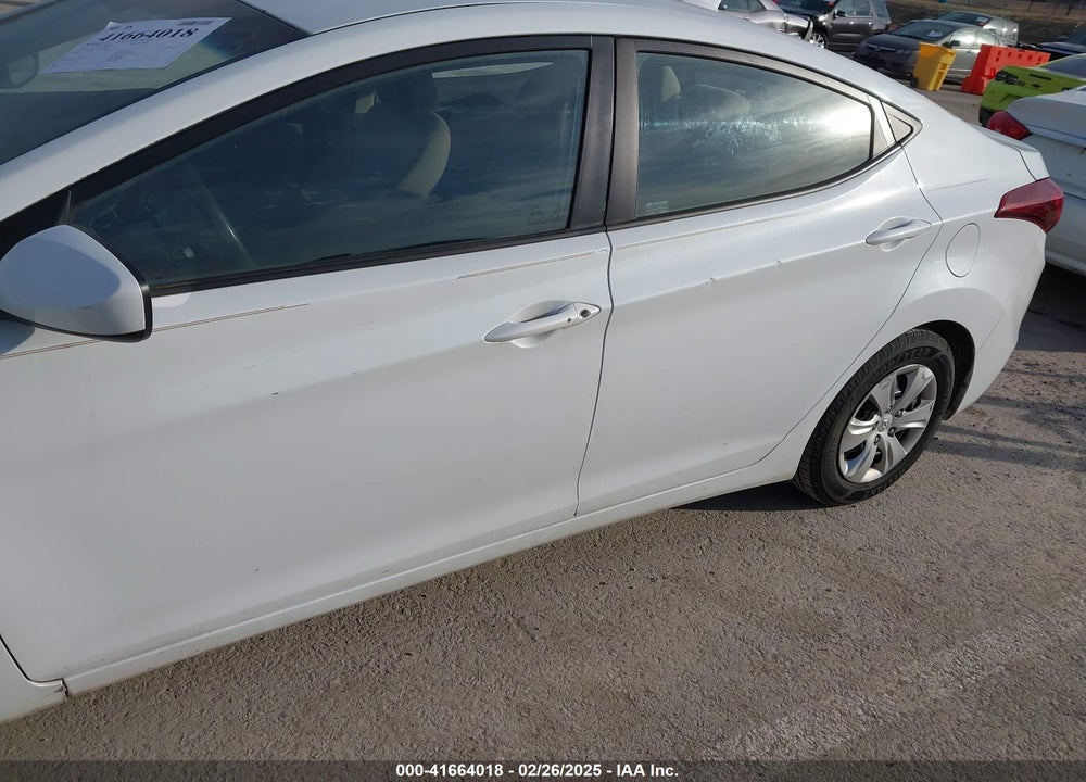 2016 HYUNDAI ELANTRA VIN: 5NPDH4AE4GH778939