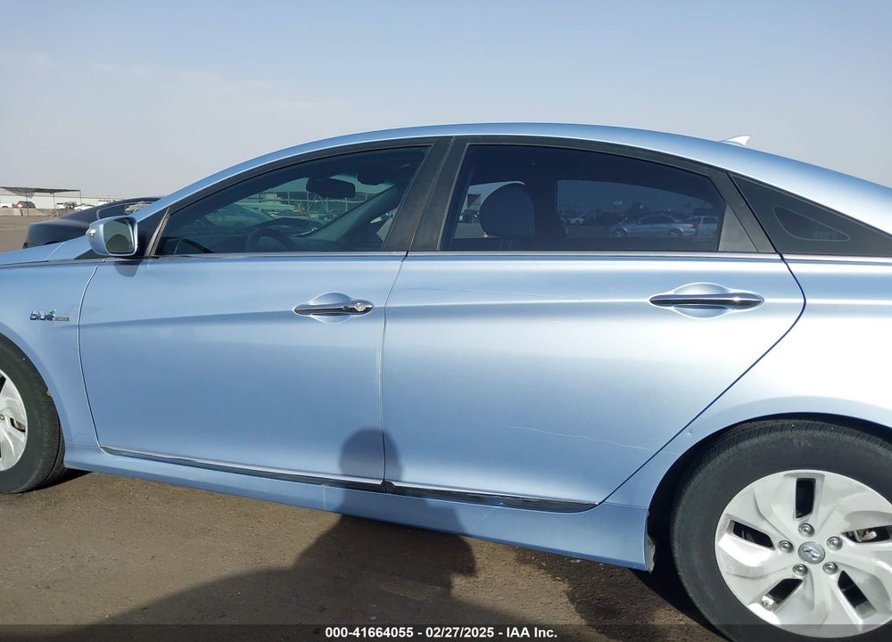 2013 HYUNDAI SONATA HYBRID VIN: KMHEC4A40DA088520