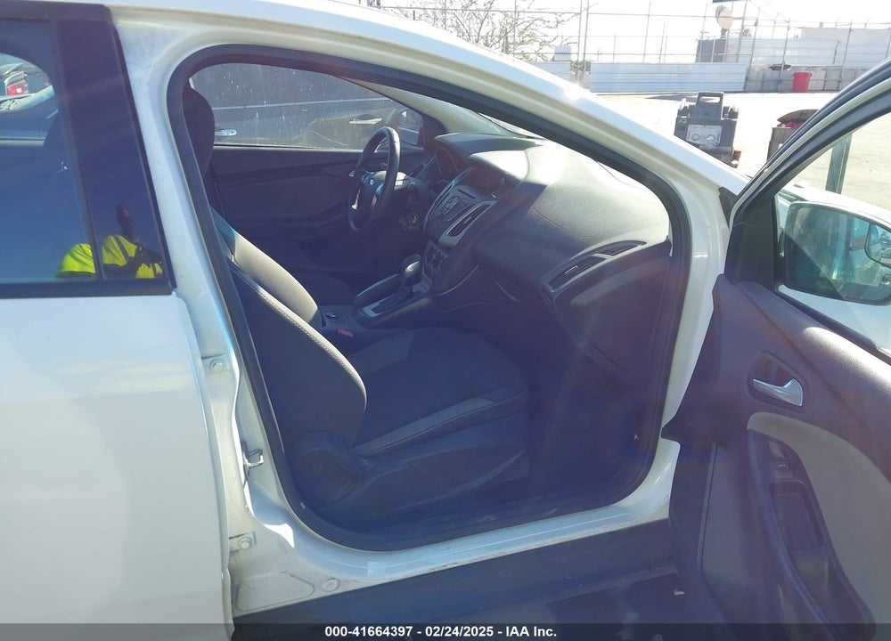 2014 FORD FOCUS VIN: 1FADP3K24EL123597