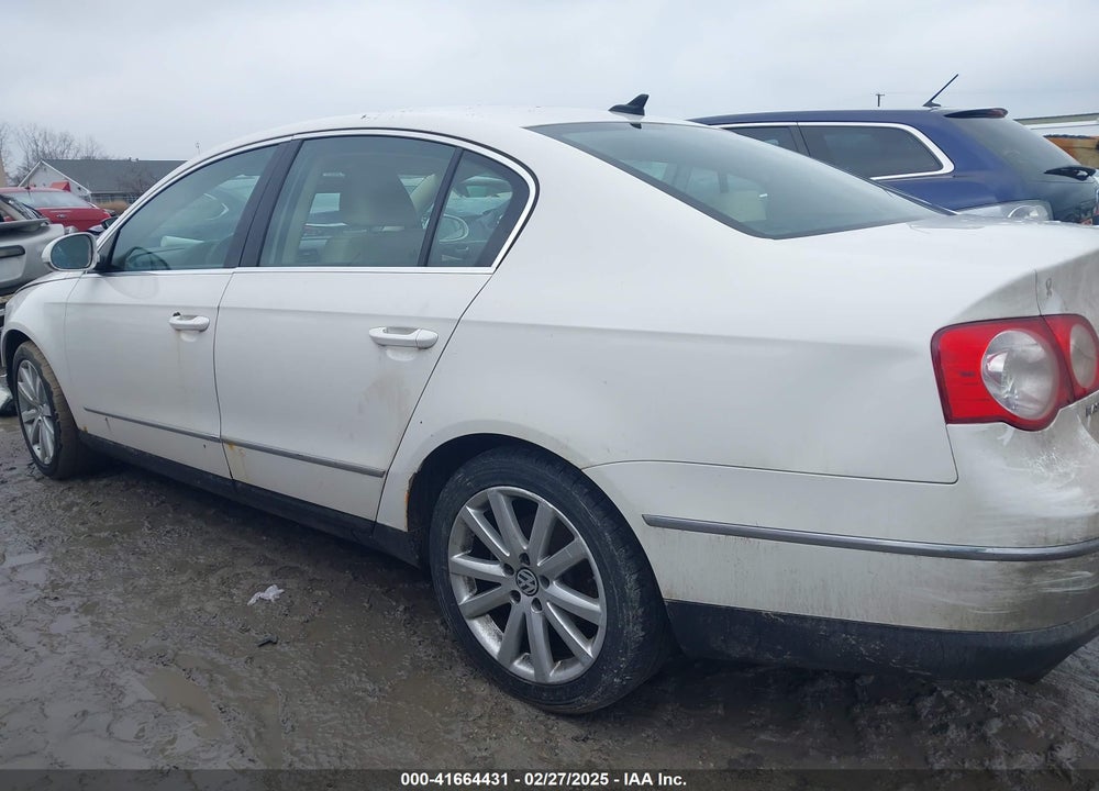 2010 VOLKSWAGEN PASSAT KOMFORT VIN: WVWJM7AN4AE108136