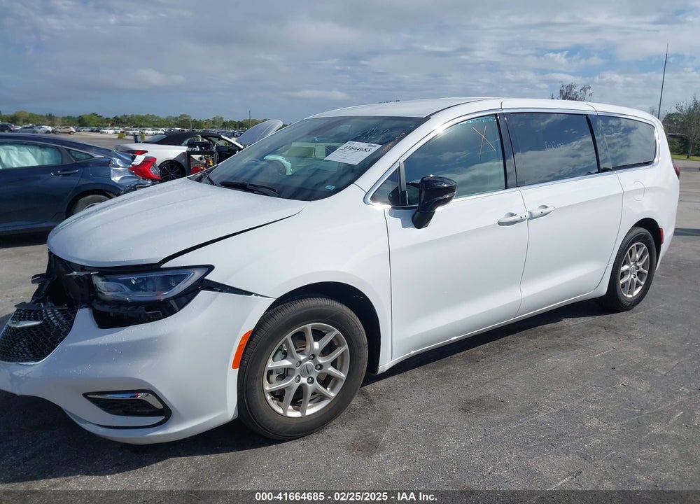 2024 CHRYSLER PACIFICA TOURING L VIN: 2C4RC1BG7RR155422