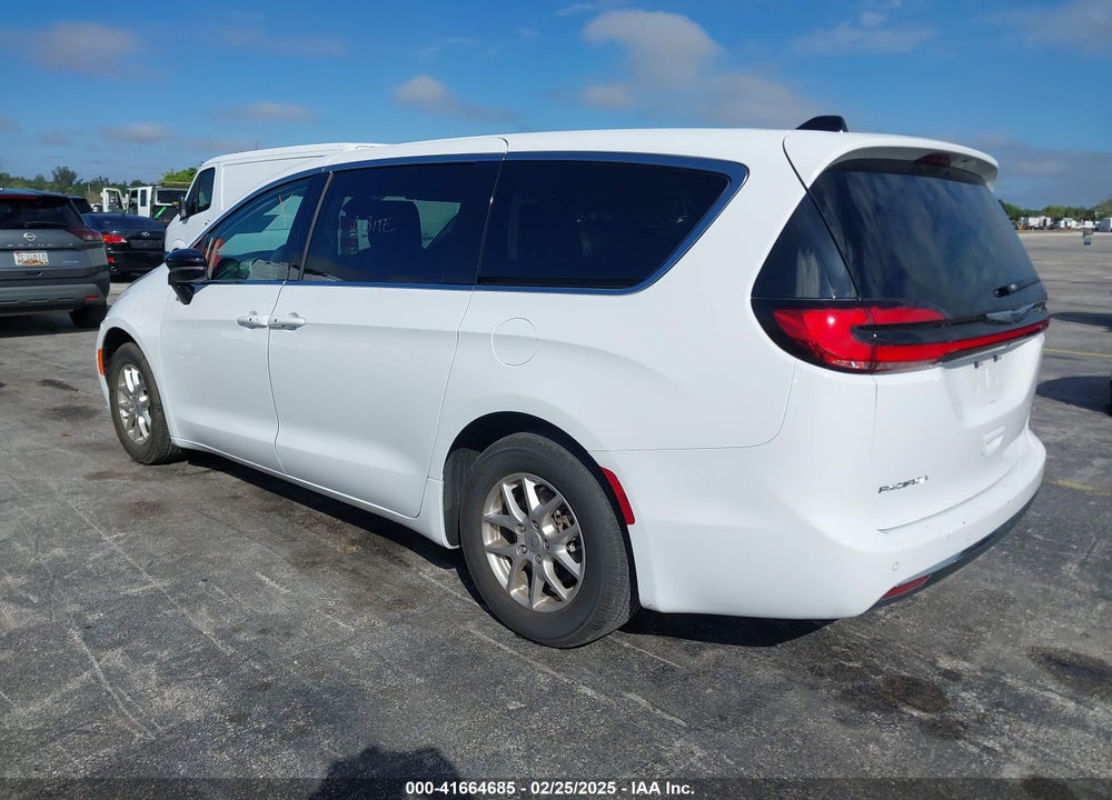 2024 CHRYSLER PACIFICA TOURING L VIN: 2C4RC1BG7RR155422