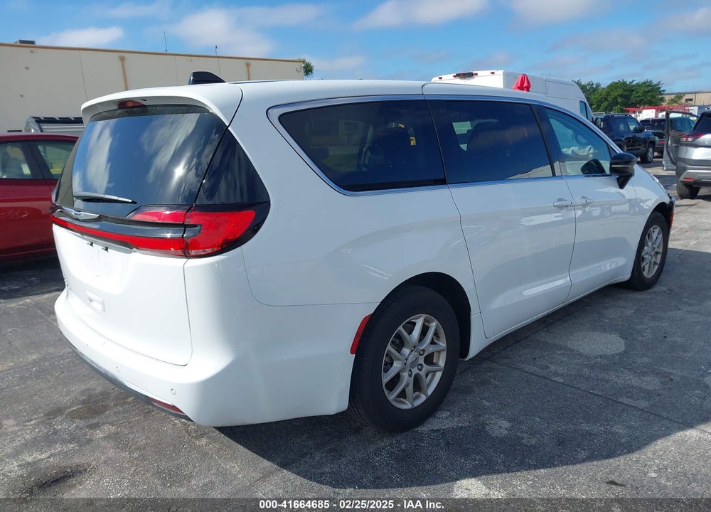 2024 CHRYSLER PACIFICA TOURING L VIN: 2C4RC1BG7RR155422