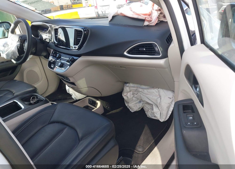 2024 CHRYSLER PACIFICA TOURING L VIN: 2C4RC1BG7RR155422