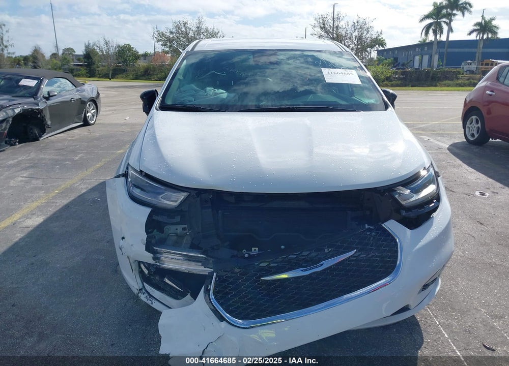 2024 CHRYSLER PACIFICA TOURING L VIN: 2C4RC1BG7RR155422