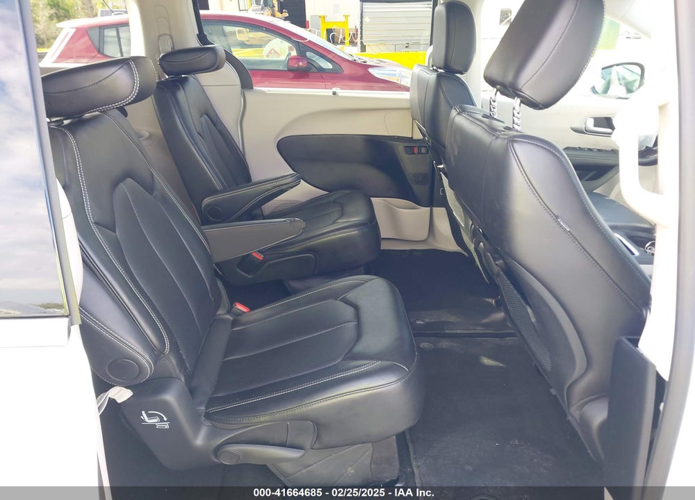 2024 CHRYSLER PACIFICA TOURING L VIN: 2C4RC1BG7RR155422