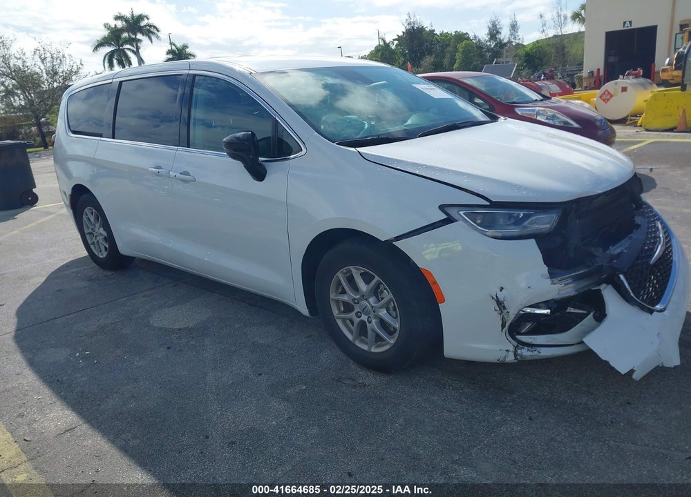 2024 CHRYSLER PACIFICA TOURING L VIN: 2C4RC1BG7RR155422