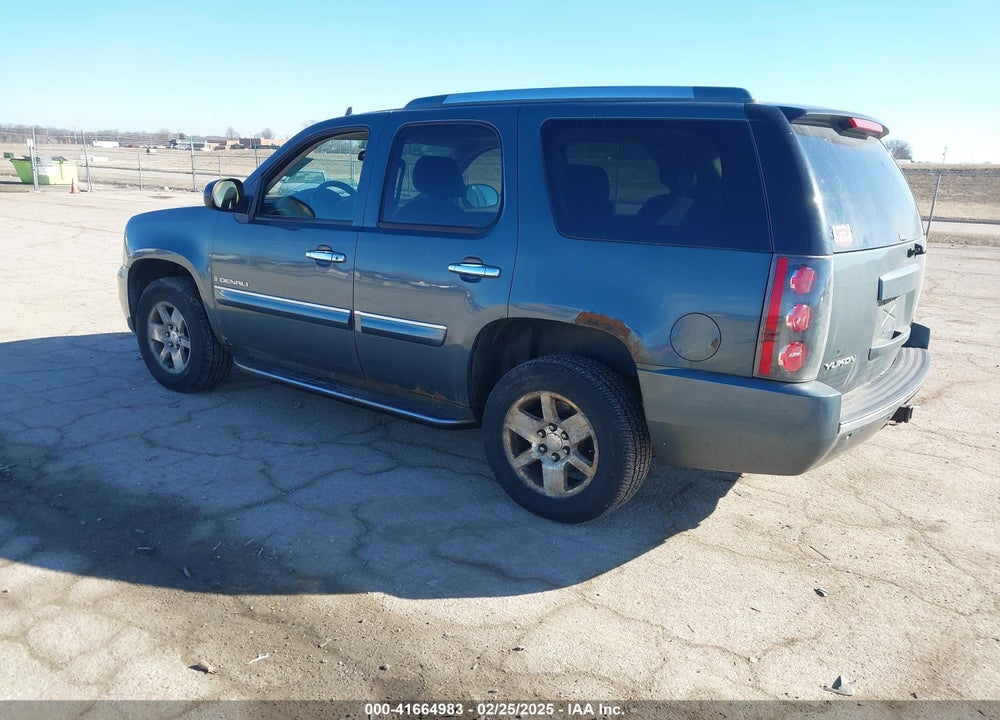 2007 GMC YUKON DENALI VIN: 1GKFK63827J198131
