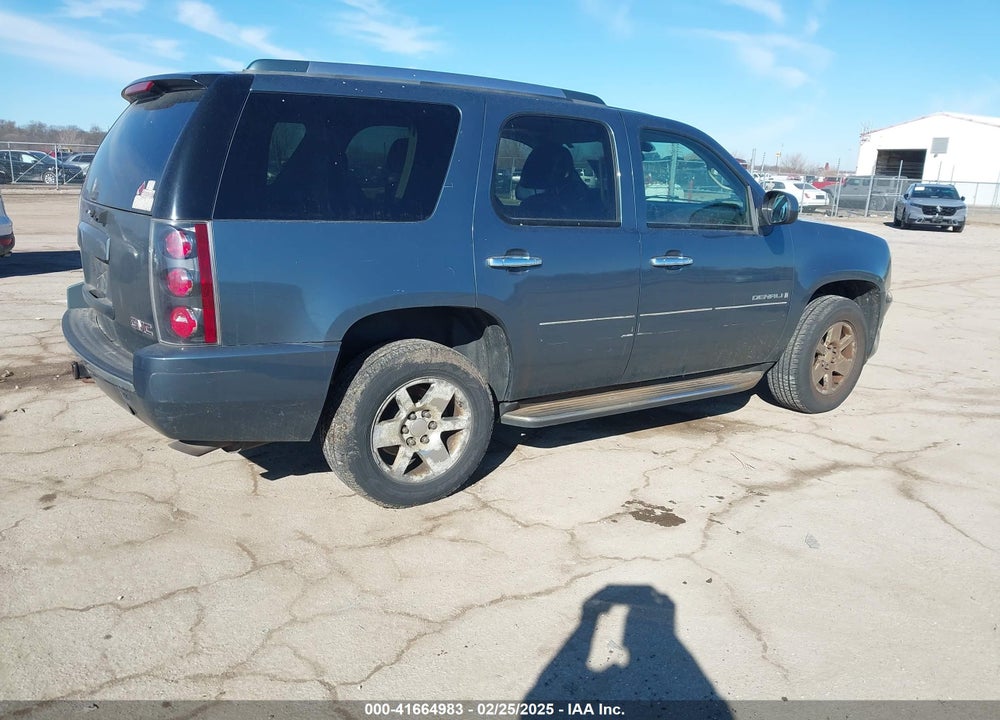 2007 GMC YUKON DENALI VIN: 1GKFK63827J198131