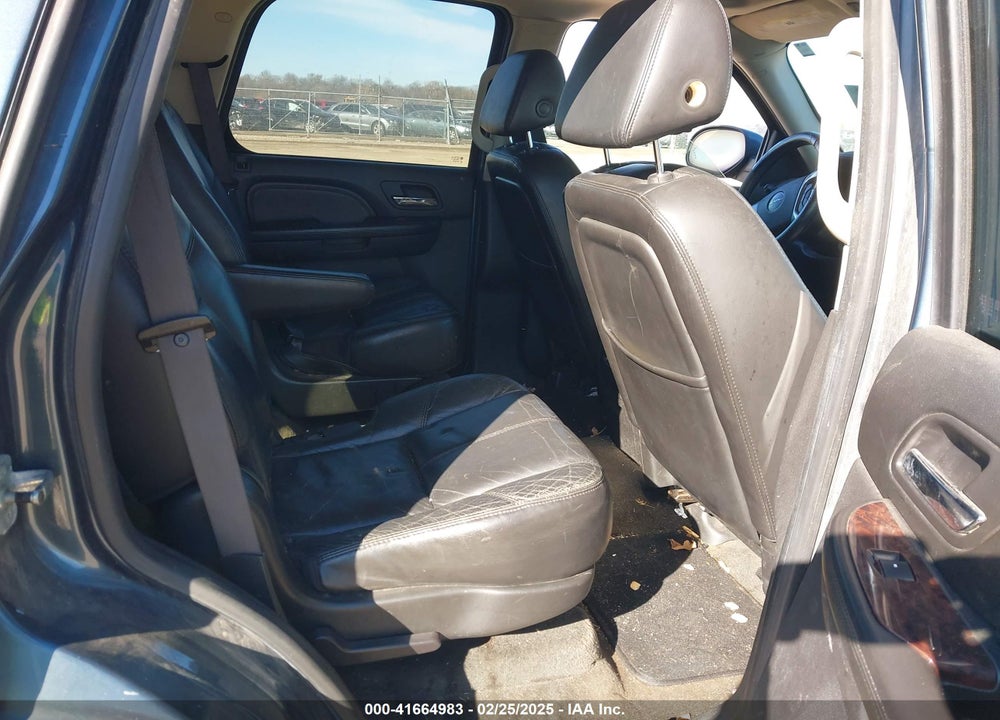 2007 GMC YUKON DENALI VIN: 1GKFK63827J198131