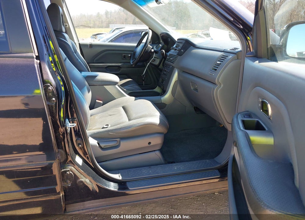 2005 HONDA PILOT EX-L VIN: 5FNYF185X5B016318