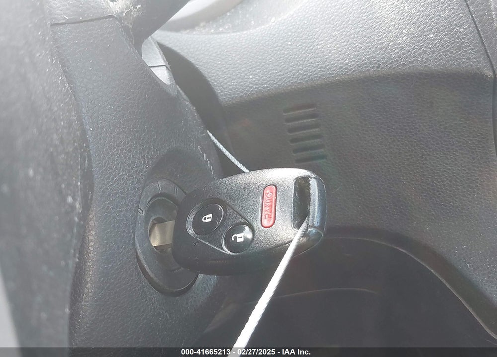 2011 HONDA FIT VIN: JHMGE8H51BC013676