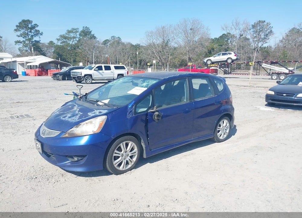 2011 HONDA FIT VIN: JHMGE8H51BC013676