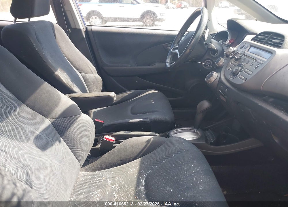 2011 HONDA FIT VIN: JHMGE8H51BC013676