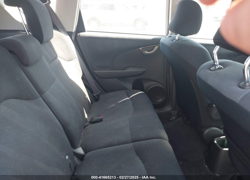2011 HONDA FIT VIN: JHMGE8H51BC013676