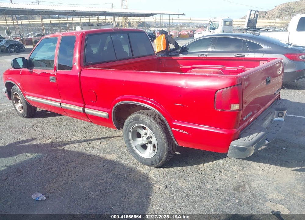 2001 CHEVROLET S-10 LS VIN: 1GCCS19W018137236