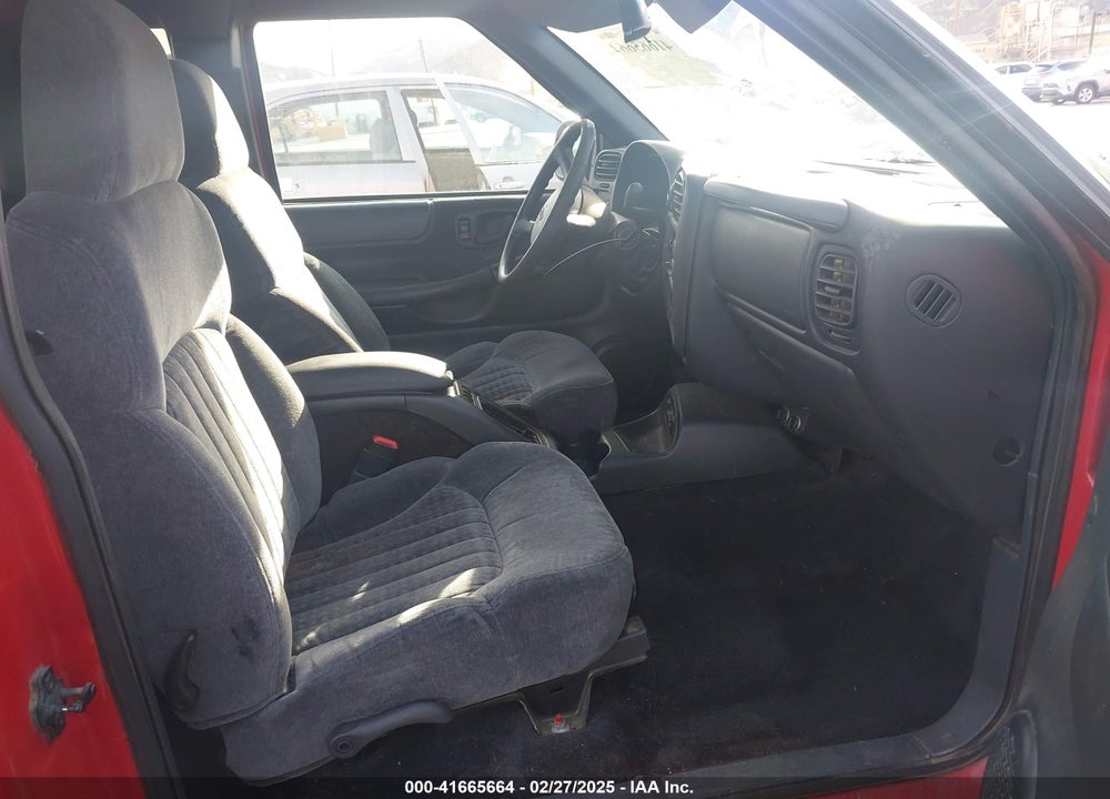 2001 CHEVROLET S-10 LS VIN: 1GCCS19W018137236