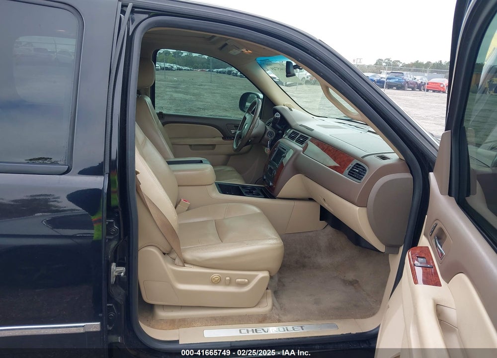 2010 CHEVROLET SUBURBAN 1500 LTZ VIN: 1GNUCKE02AR220449