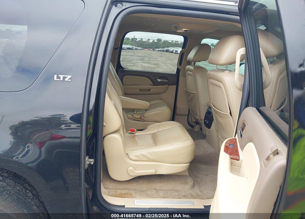 2010 CHEVROLET SUBURBAN 1500 LTZ VIN: 1GNUCKE02AR220449