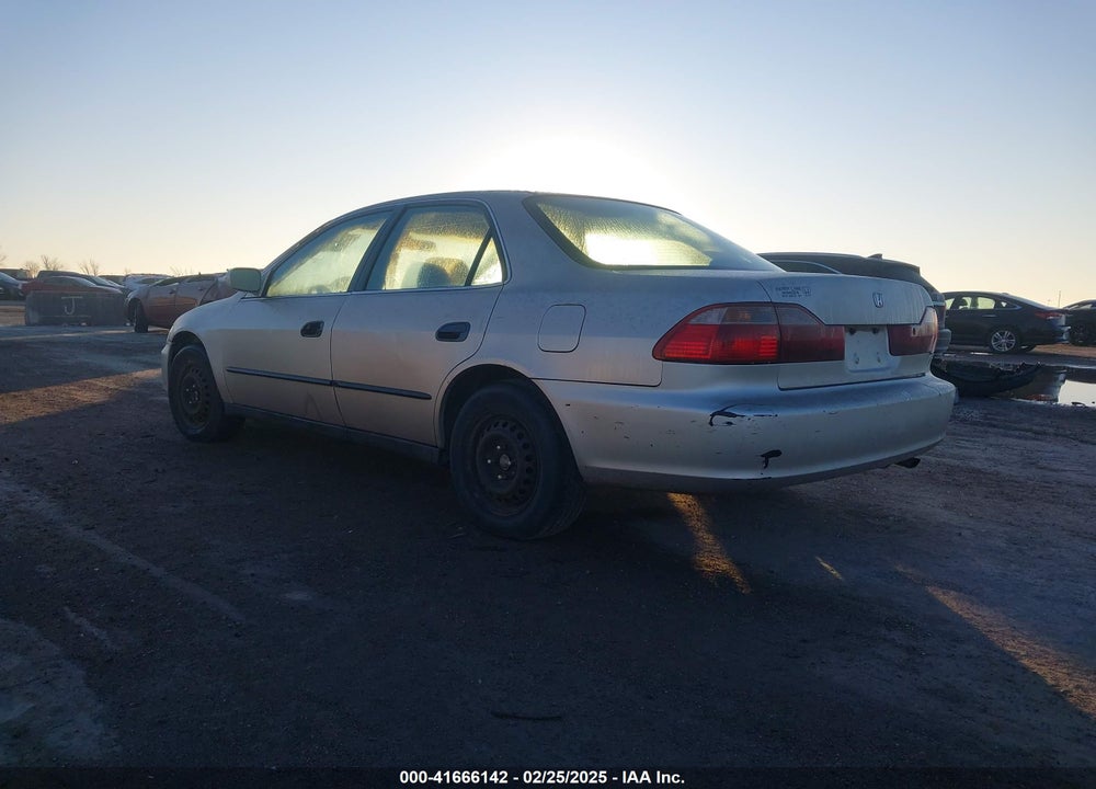 1998 HONDA ACCORD LX VIN: 1HGCG5644WA208208