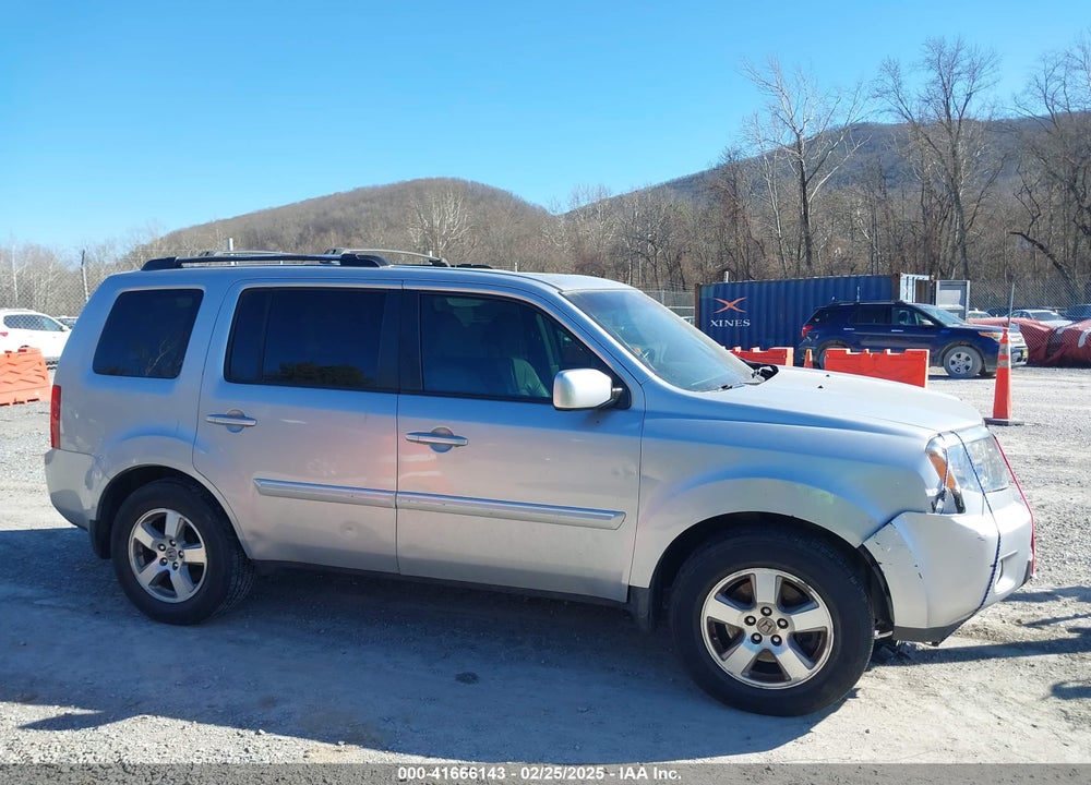 2011 HONDA PILOT VIN: 5FNYF4H69BB072076