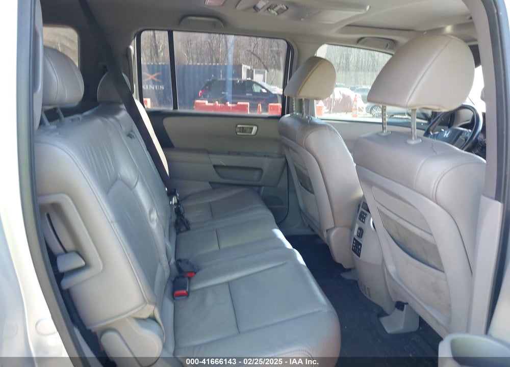 2011 HONDA PILOT VIN: 5FNYF4H69BB072076