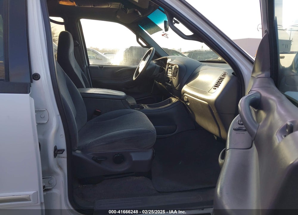2001 FORD EXPEDITION XLT VIN: 1FMRU15WX1LB08829