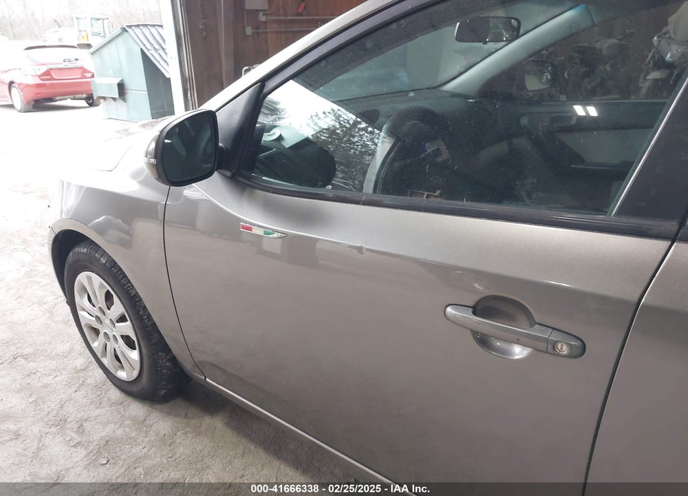 2011 KIA FORTE VIN: KNAFU4A25B5426128