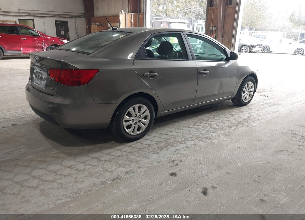 2011 KIA FORTE VIN: KNAFU4A25B5426128