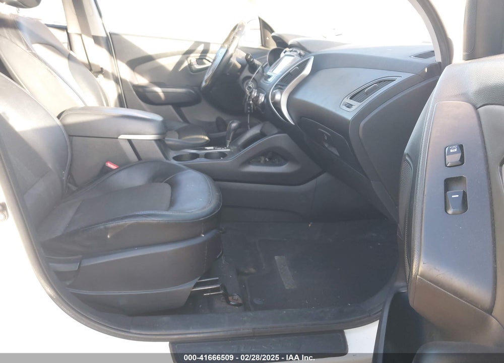 2011 HYUNDAI TUCSON GLS VIN: KM8JU3AC9BU132006