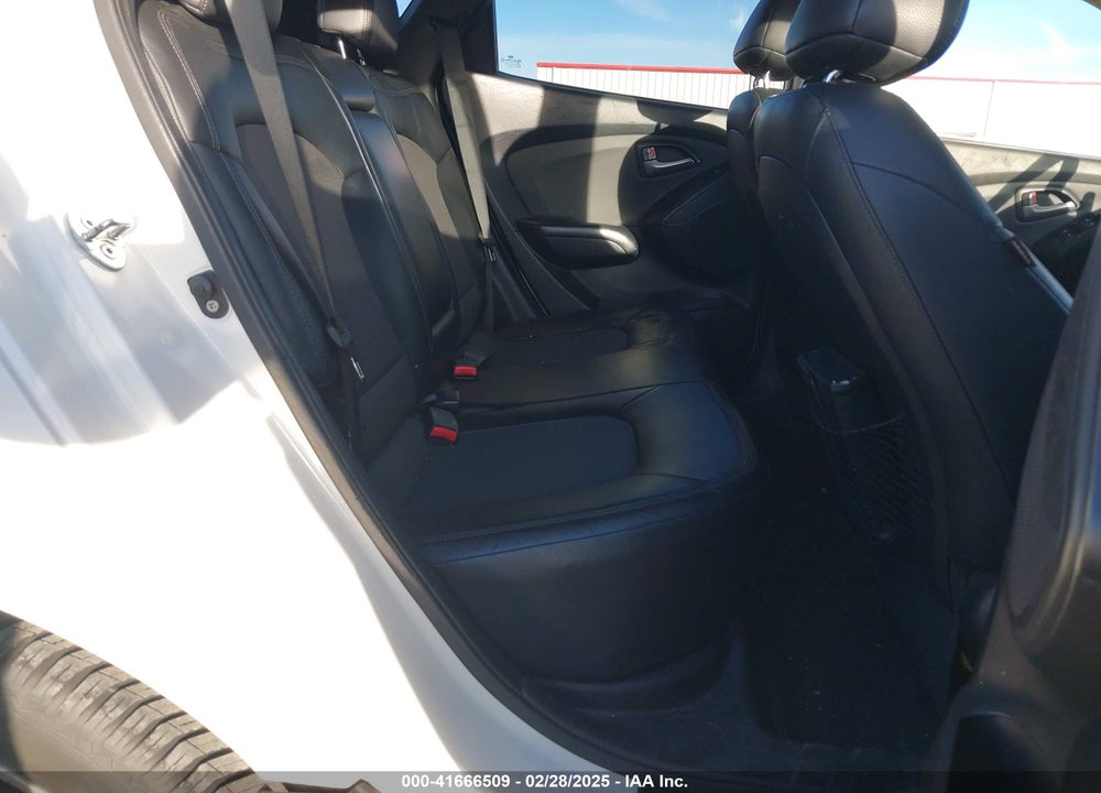 2011 HYUNDAI TUCSON GLS VIN: KM8JU3AC9BU132006