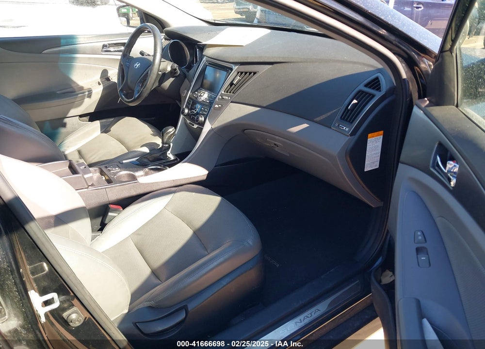 2015 HYUNDAI SONATA VIN: KMHEC4A41FA129904