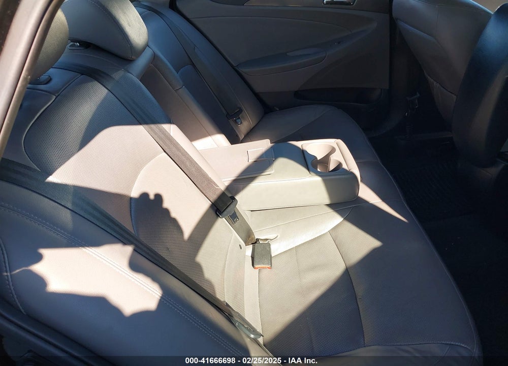 2015 HYUNDAI SONATA VIN: KMHEC4A41FA129904